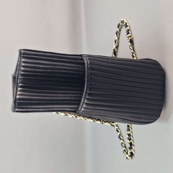 Henri Bendel No 7 Black Leather Tote Bag Quilted Vertical Chain E/W East West - Picture 4 of 16